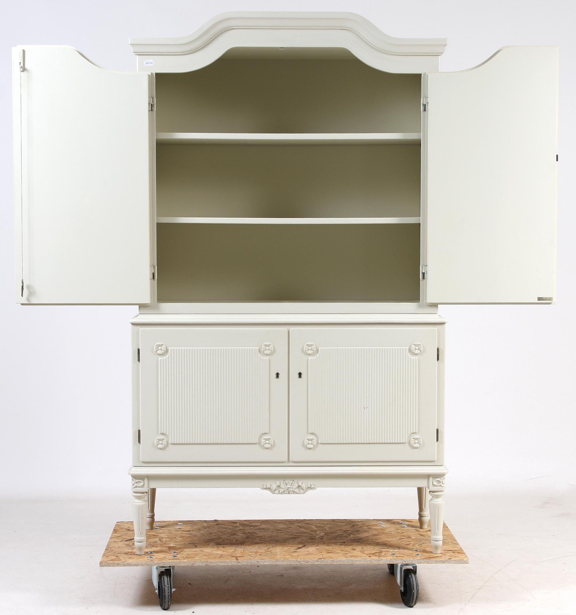 SALSSKÅP, gustaviansk stil, 1900-tal.