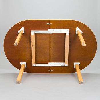 Alvar Aalto, a late 20th century 'H99' dining table for Artek.