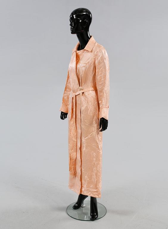 KIMONOS, 3 st, samt MORGONROCK, Japan, 1900-talets andra kvartal.