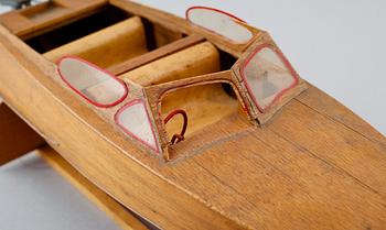 MODELLBÅTAR, 4 st, trä, 1900-talets mitt.