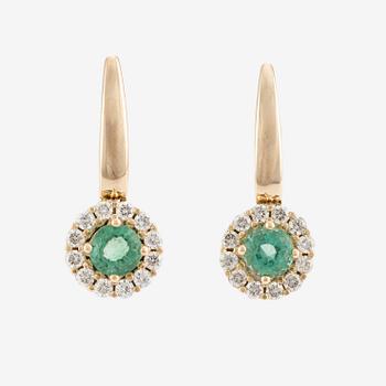Earrings with emeralds and brilliant-cut diamonds.