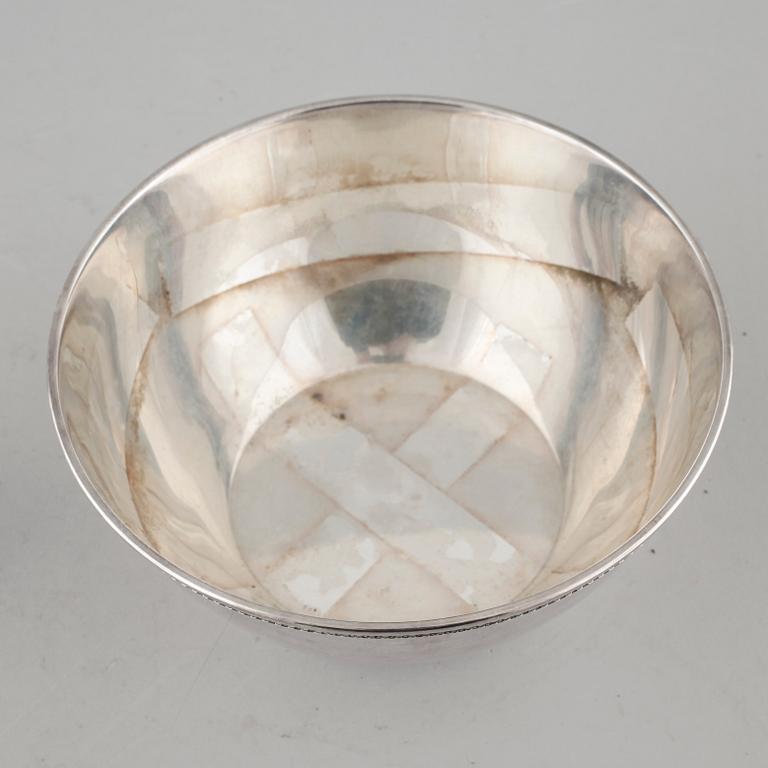 A collection of silver, 7 pcs, i.a needle dishes, 19th-20th century. Weight 335 g.