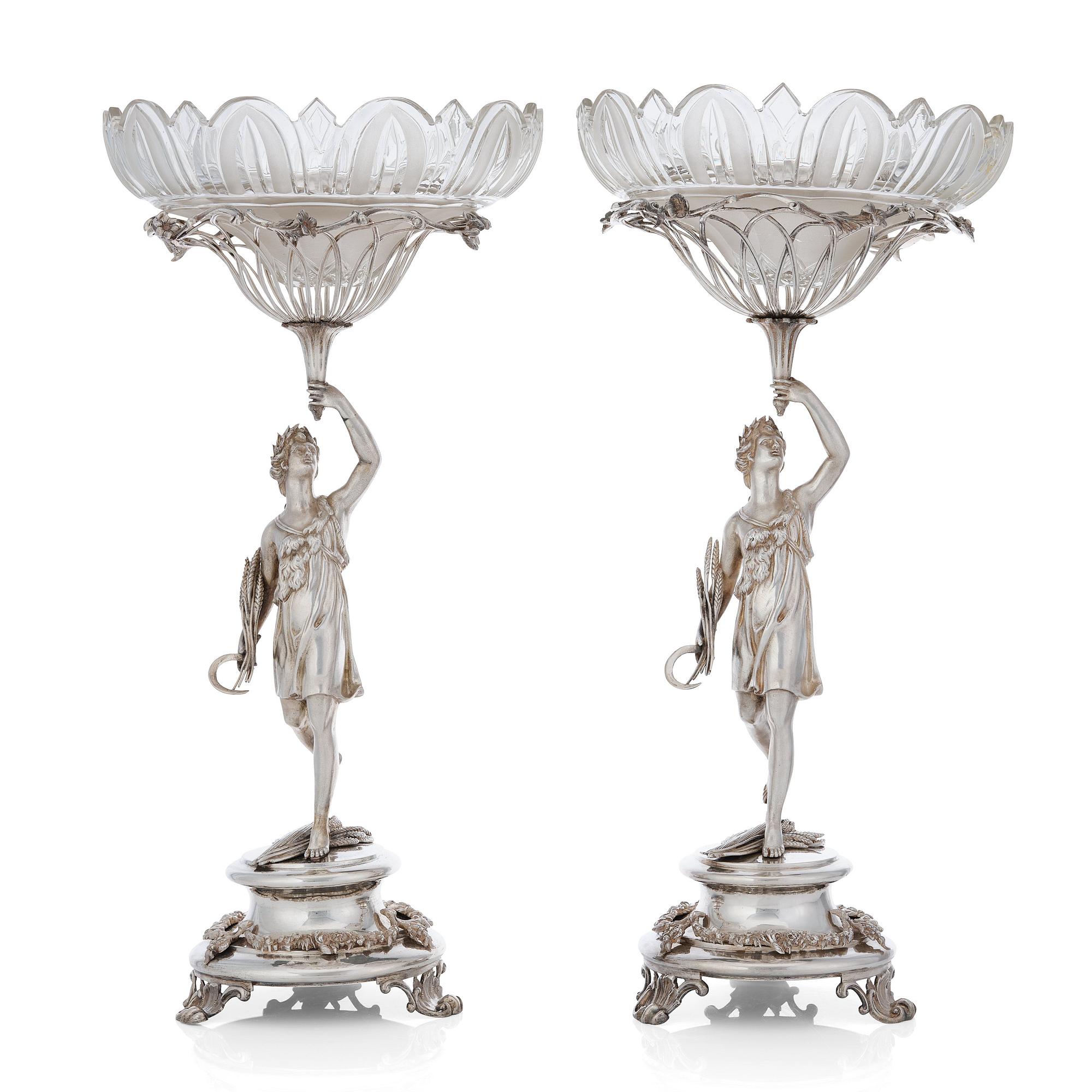 Gustaf Möllenborg, praktskålar, ett par lika, silver, Stockholm 1832. Nyrokoko.