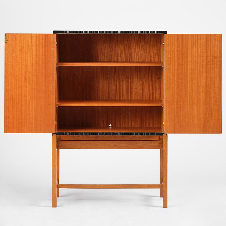 Josef Frank, skåp, modell 2192, "Wellpappskåpet", Firma Svenskt Tenn,