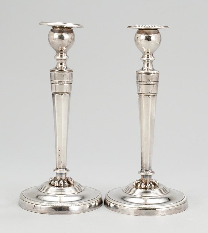 LJUSSTAKAR, ett par. Sannolikt Frankrike 1800-tal.