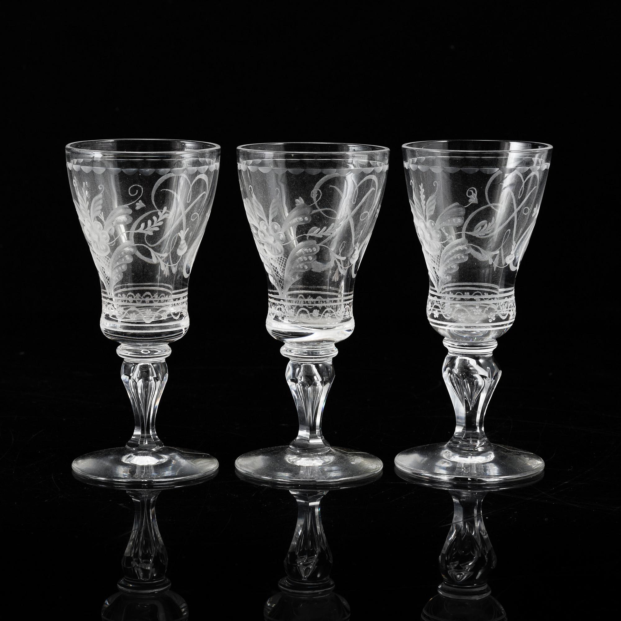 VICKE LINDSTRAND, three vodka glasses and two beer glasses, 'Dalecarlia' from Kosta.