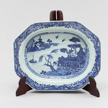 SKÅLFAT, porslin, Kina, 1700-tal.