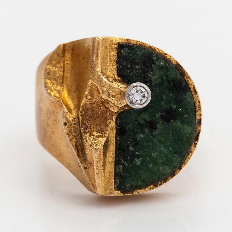 Björn Weckström, an 18K gold ring 'Quebec' with a ca 0.05 ct diamond and a zoisite for Lapponia 1977.