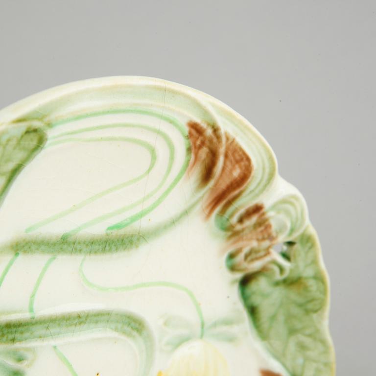 ASSIETTER, 12 st, samt FAT, flintgods, jugend, Villeroy & Boch, Niederlassung Schramberg, märkning mellan 1883-1900.
