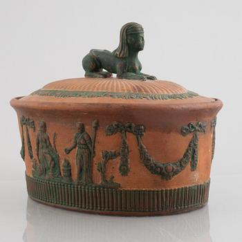 A late Gustavian earthenware tureen, circa 1800.