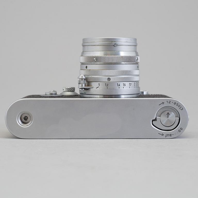 A chrome body Leica IIIf  no 718678 from 1954 with Summarit f=5 cm 1:5,5.