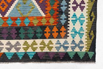 Matta, kelim, ca 344 x 271 cm.