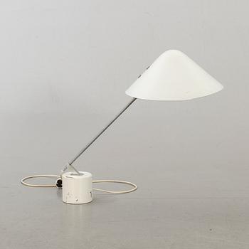 A DESK LAMP "SWING VIP" BY JÖRGEN GAMMELGAARD FFOR DESIGN FORUM  1983.