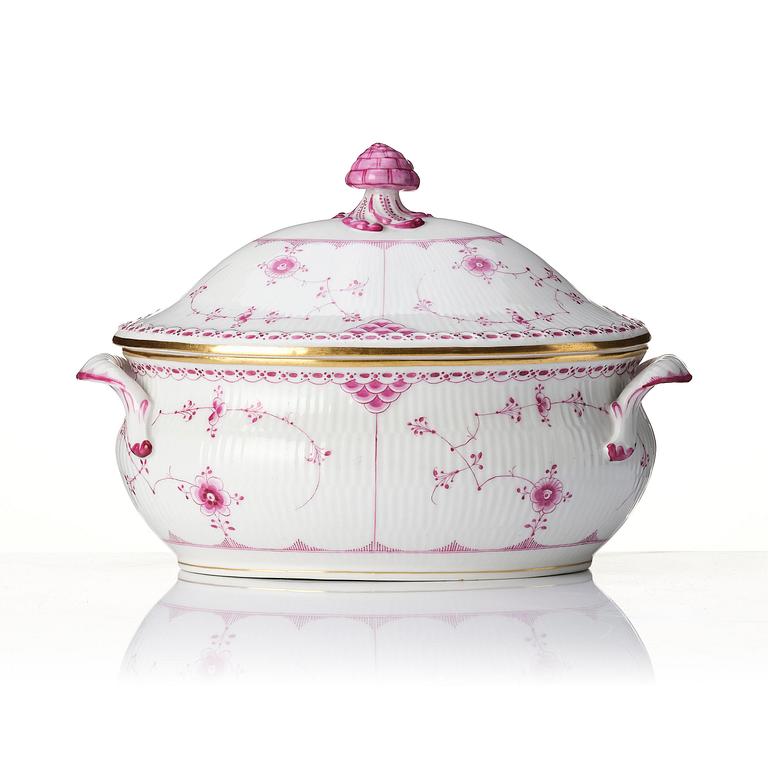 A Royal Copenhagen tureen with cover and stand, Denmark, 1894-1900.