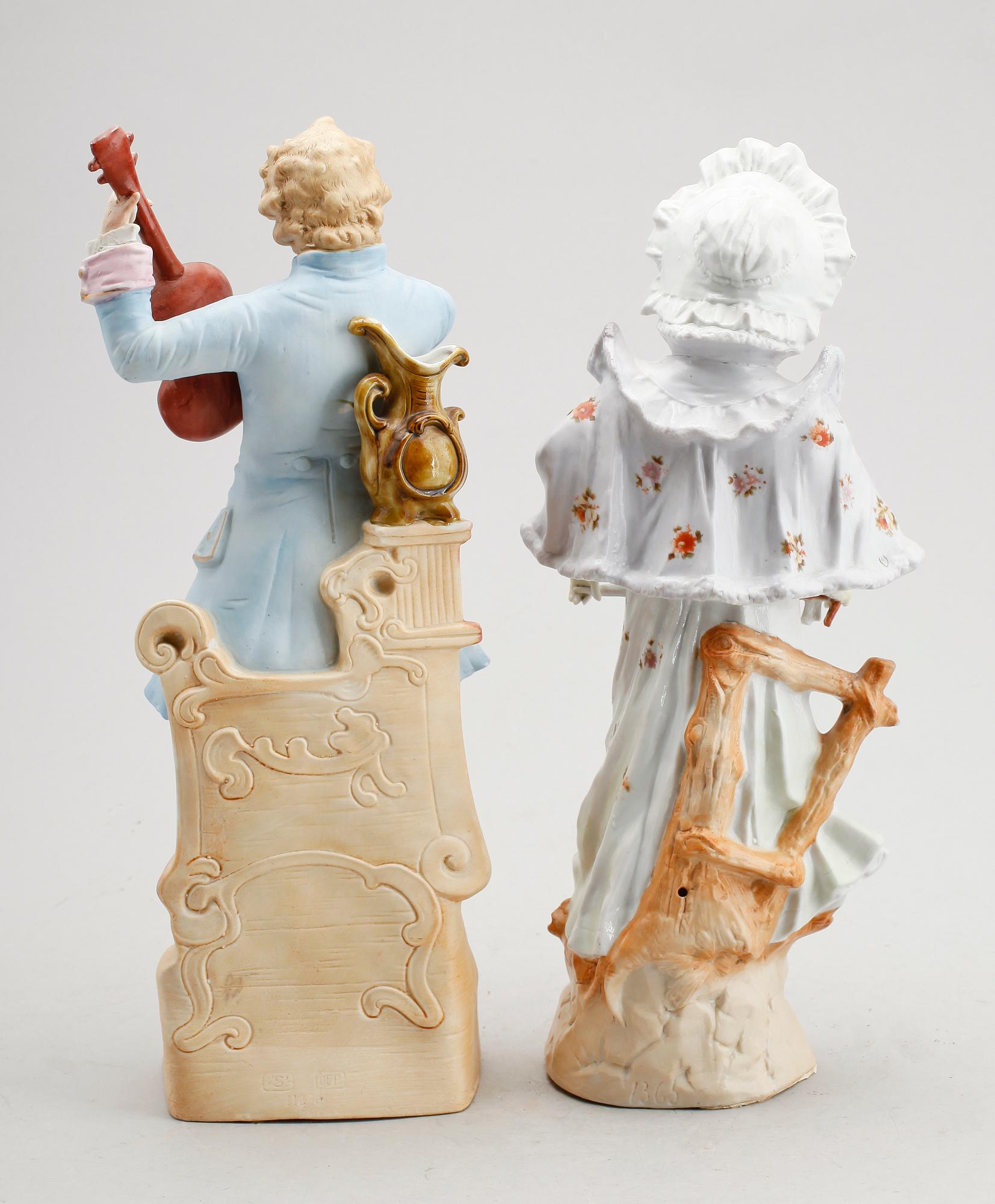 FIGURER, 2 st, biskviporslin, sannolikt Tyskland, tidigt 1900-tal.