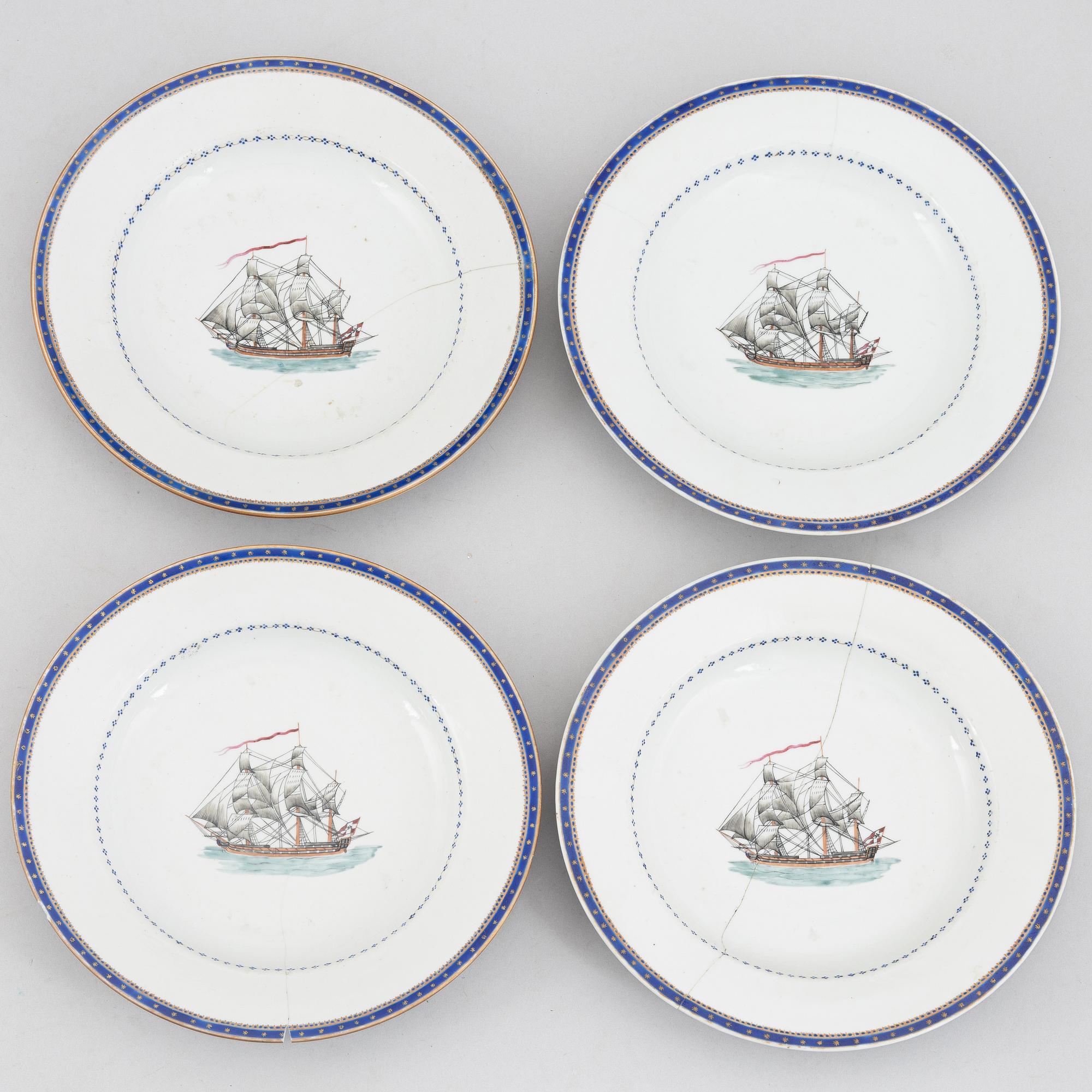 Tallrikar fyra stycken samt smörask med lock, kompaniporslin, Qingdynastin, Jiaqing (1796-1820).