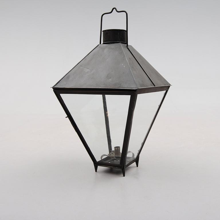 LYKTA, plåt, 1800-tal. Höjd ca 65 cm.