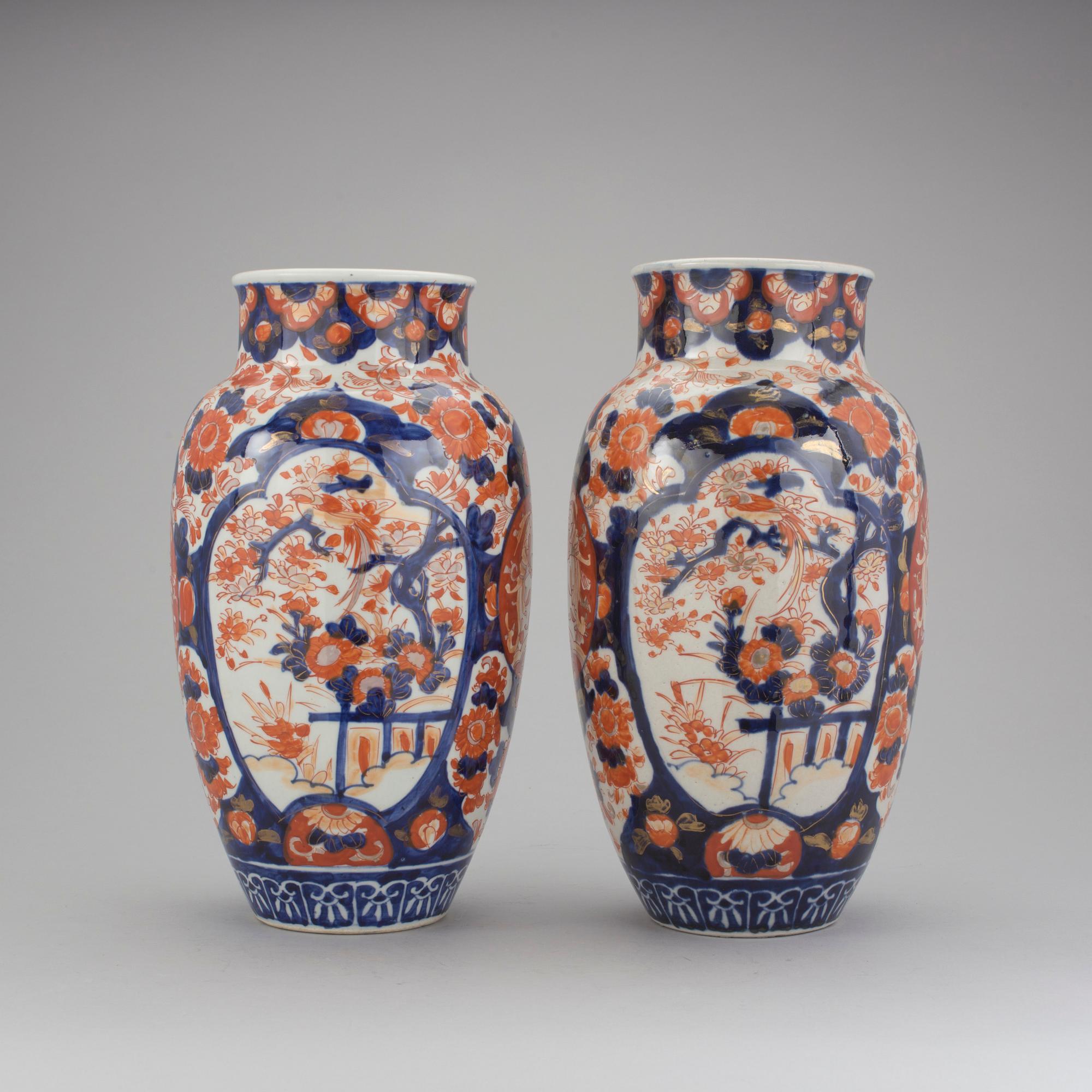 VASER, ett par, porslin, Imari, Japan, 1900-talets början.