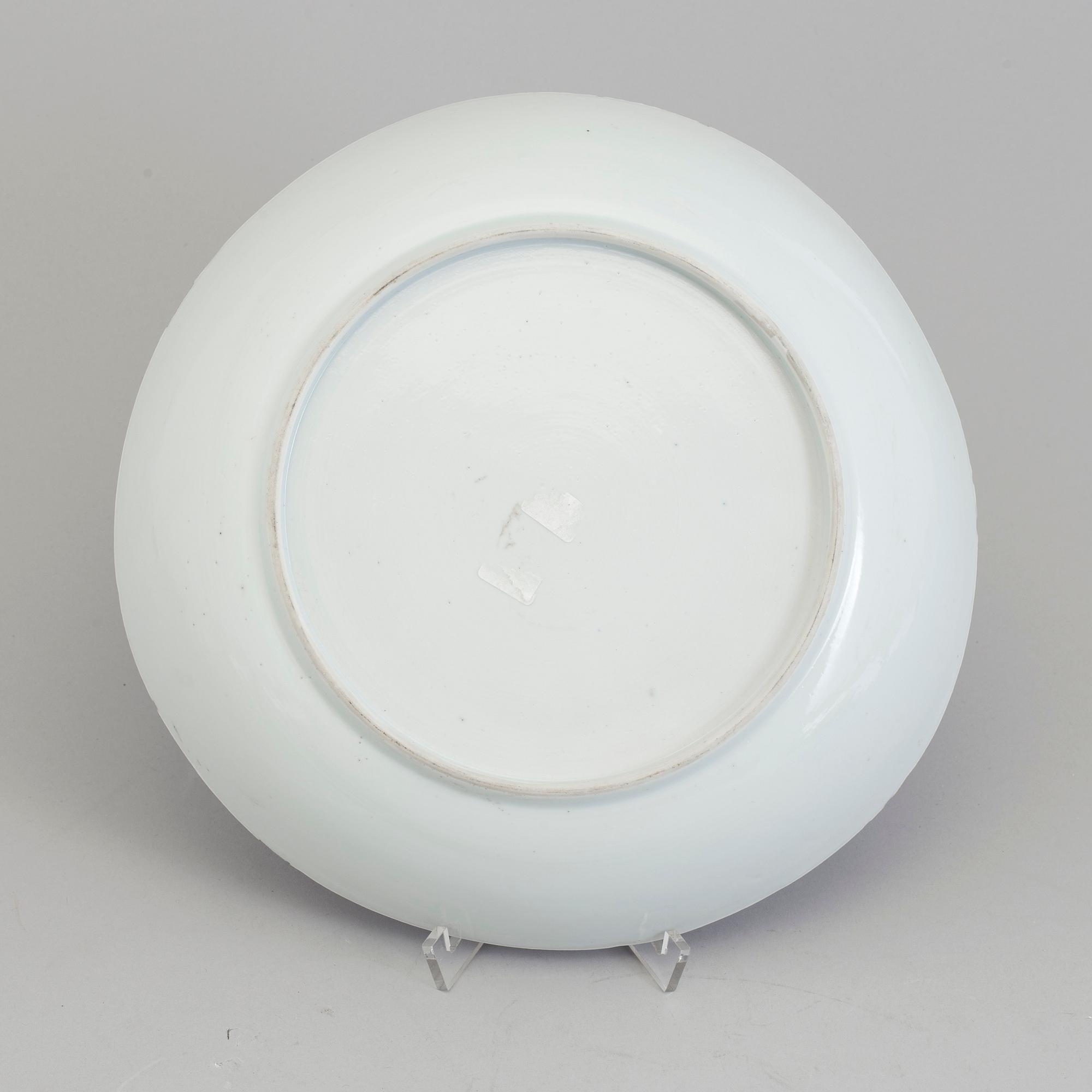 A blue and white octagonal dish, Qing dynasty, Qianlong (1736-95).