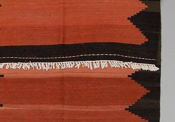 MATTA, Kelim, nordvästpersisk, ca 255 x 125 cm.
