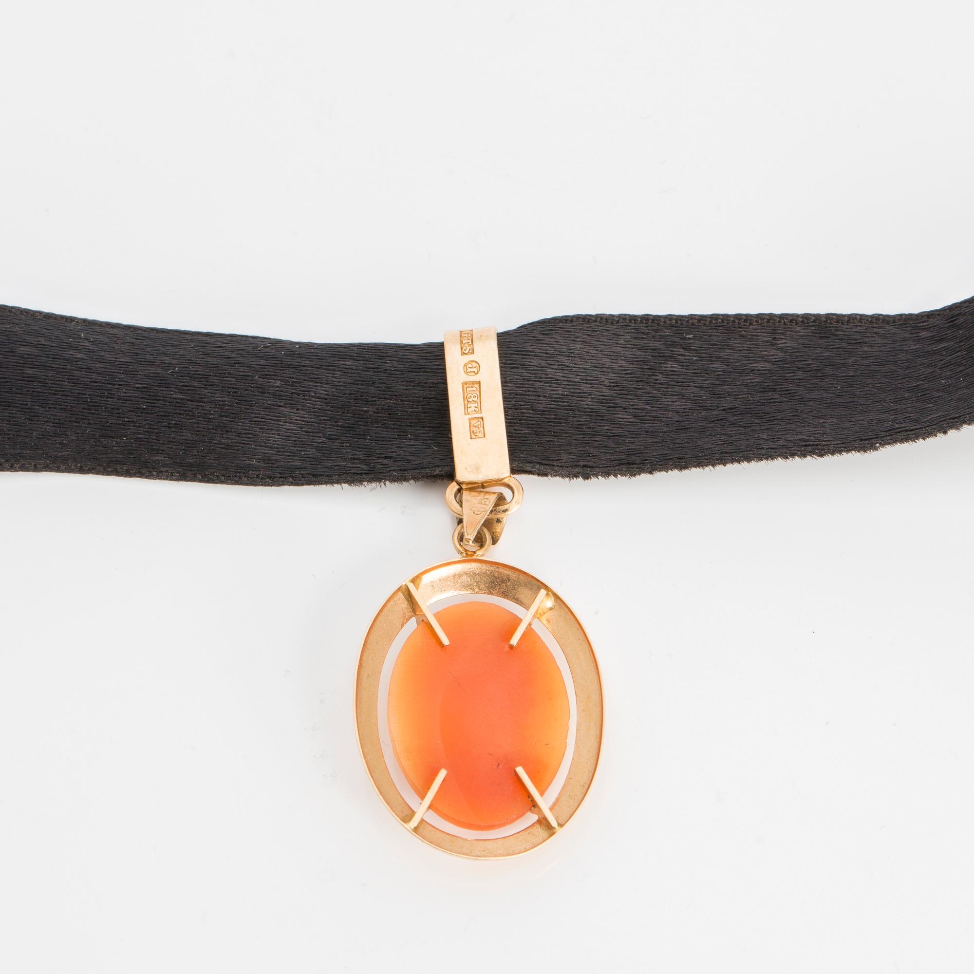 A shell cameo with 18K gold frame. Guldsmedjan, Jönköping, 1971.