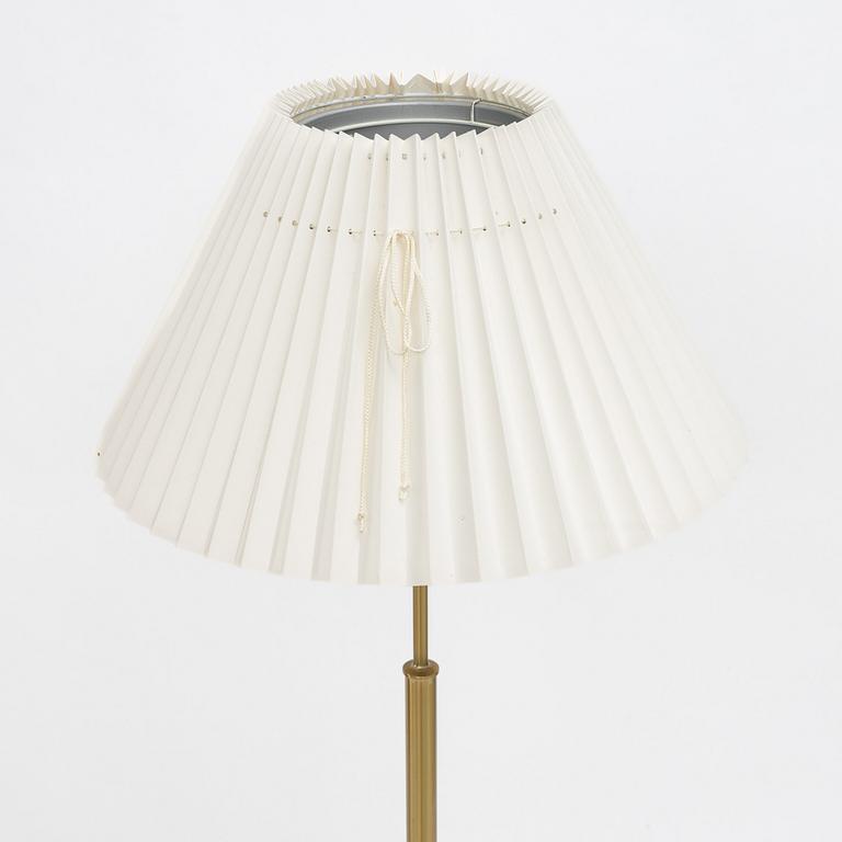 Josef Frank, golvlampa, modell G2148, Firma Svenskt Tenn.