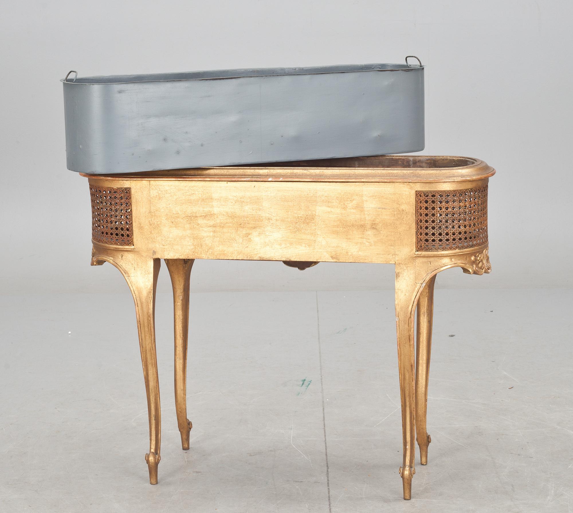 BLOMBORD, Louis XVI-stil. 1900-talets mitt.