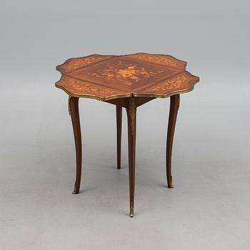 KLAFFBORD, rokokostil 1900-talets första hälft.
