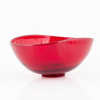 34 pieces of swedish red glass, including Reijmyre and Monica Bratt.