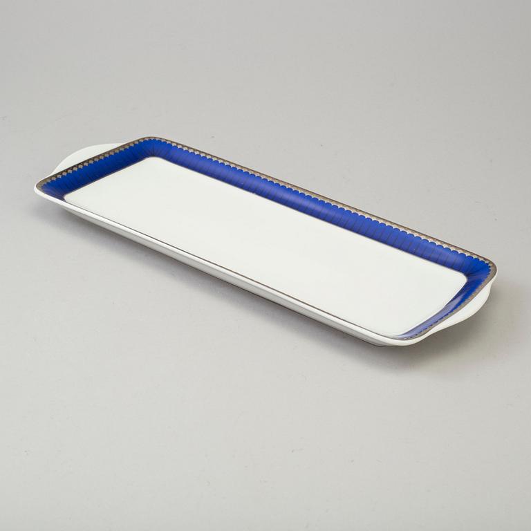 SIGVARD BERNADOTTE, 39 pieces of porcelain tablewaer "Christineholm/Marianne", Royal Blue.