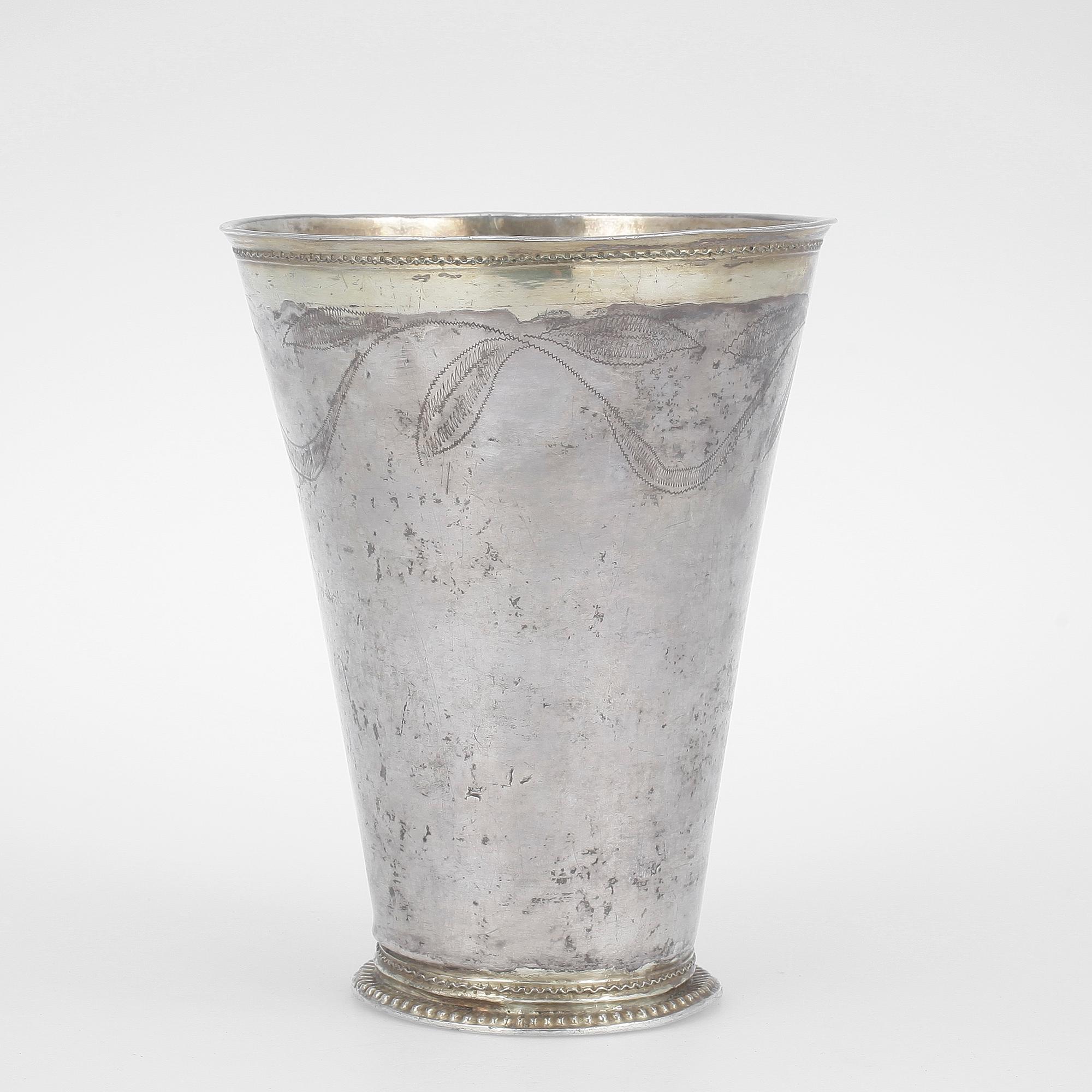 BÄGARE, silver, Johan Grubb, verksam 1725-56(58) i Hudiksvall. Vikt ca 382 gram.