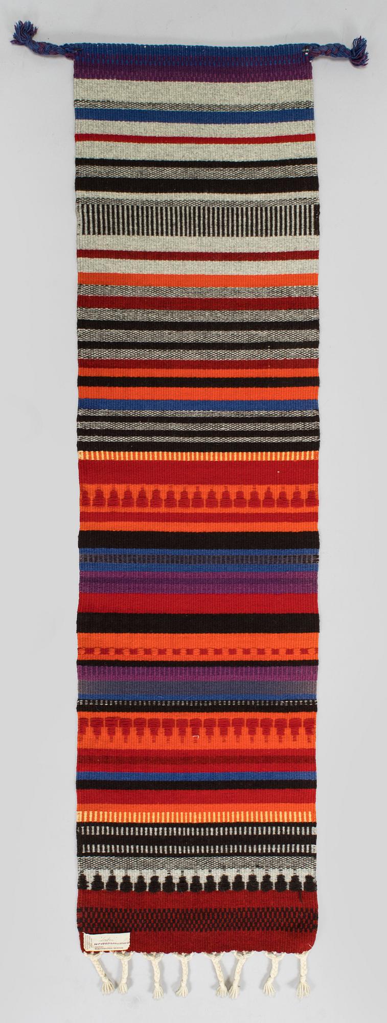 Elsa Montell-Saanio, rana / väggbonad, "Trollformel" Finland. Ca 165 x 43 cm.