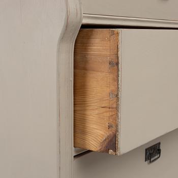 Chest of drawers, early 20th century.