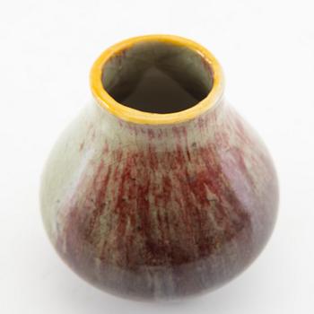 A Chinese vase, 20th century.