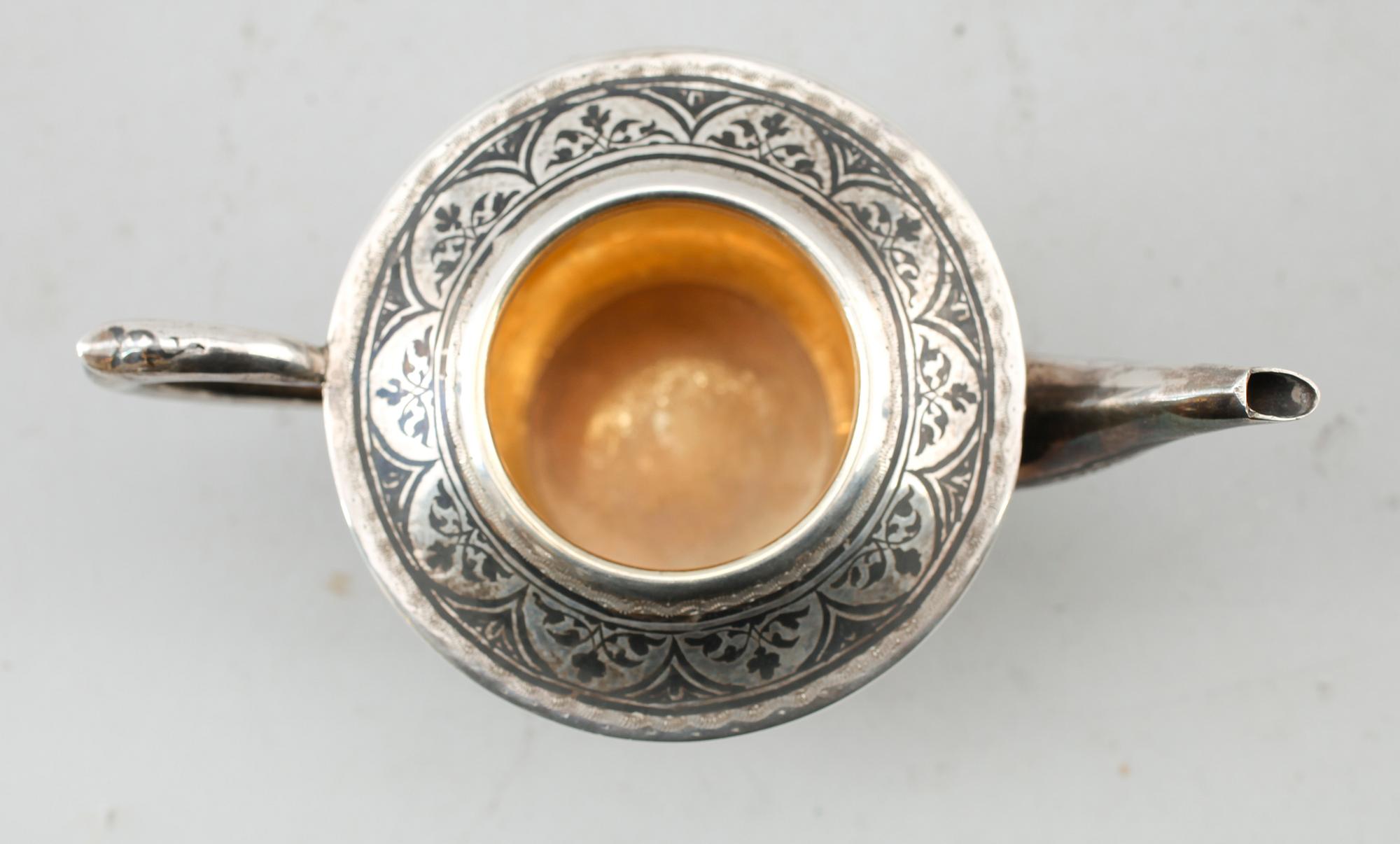 KANNA, silver, möjligen Ryssland, 1800-/1900-tal. Vikt ca 242 g.