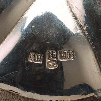 SKÅLAR MED LOCK, låghaltigt silver, Kina, 1900-talets första hälft.