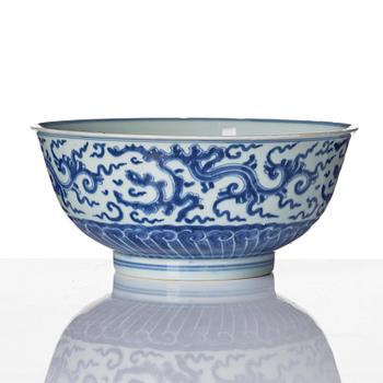 Skål, porslin. Qingdynastin, Yongzheng (1723-35).