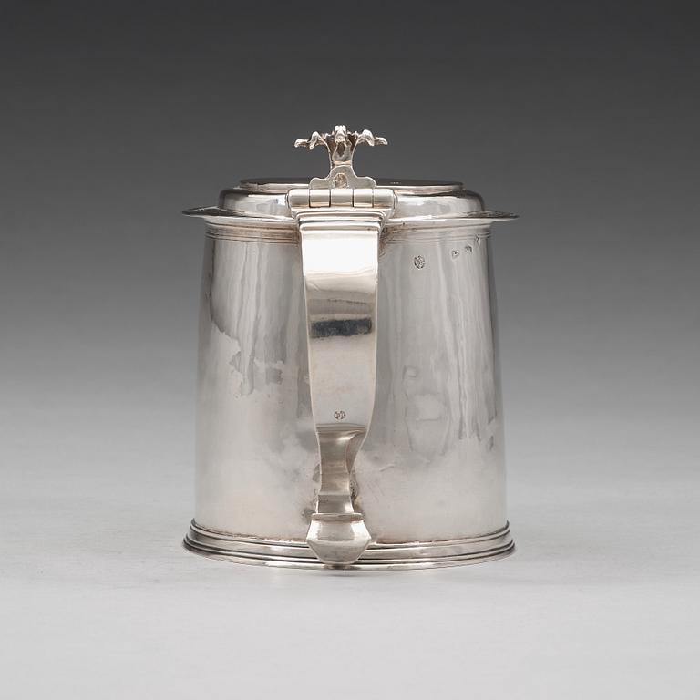 An English 17th century silver tankard, possibly of John Ruslen, London 1680.