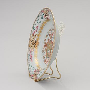 A CHINESE SOUP PLATE, amorial procelain. Qing dynasty, Qianlong (1736-95).
