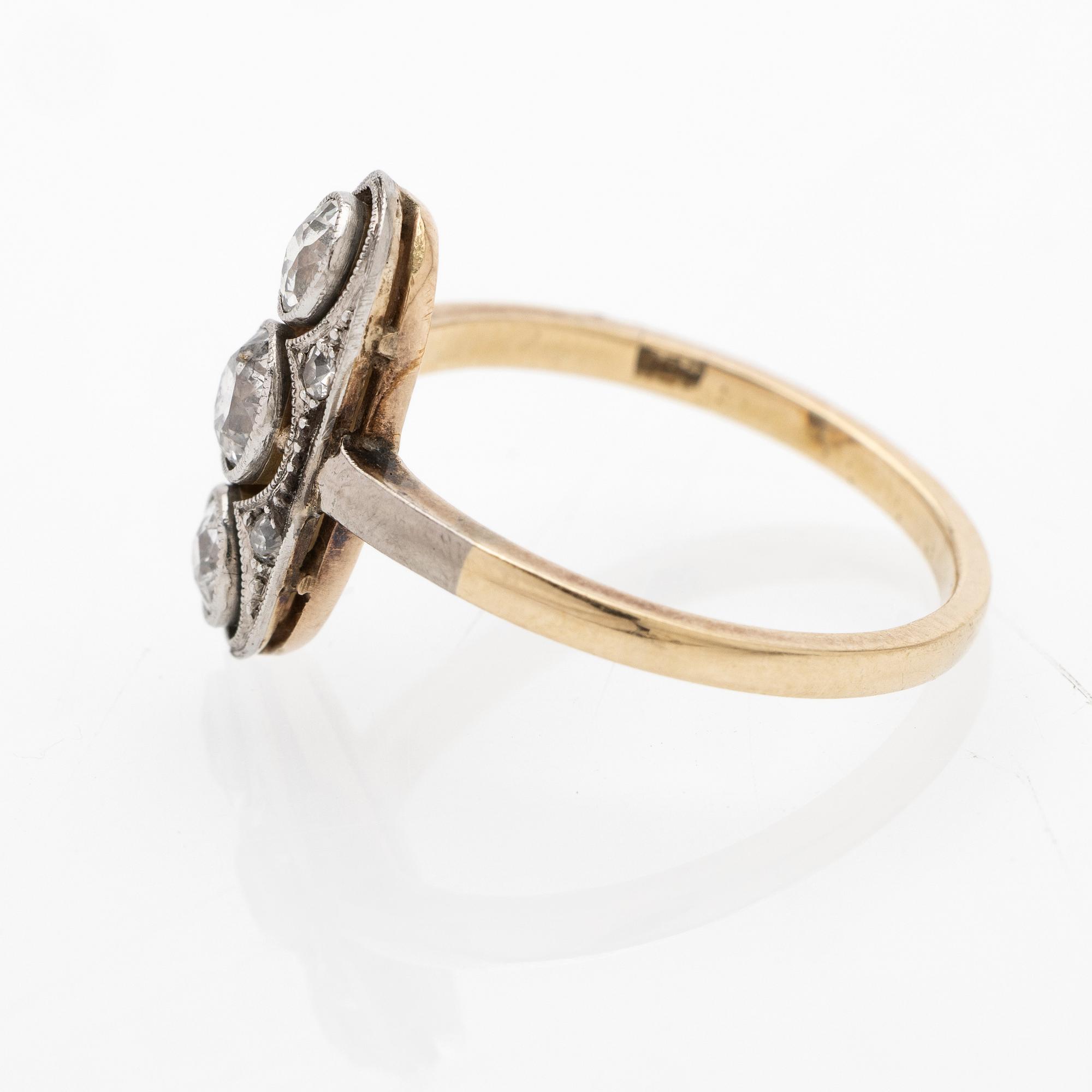 Ring Art Déco av 14K guld och platina med diamanter.