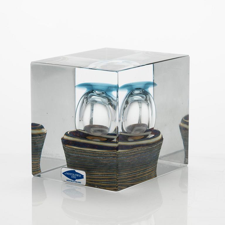 Oiva Toikka, årskub, signerad Oiva Toikka, Nuutajärvi 1982, numrerad 371/2000.