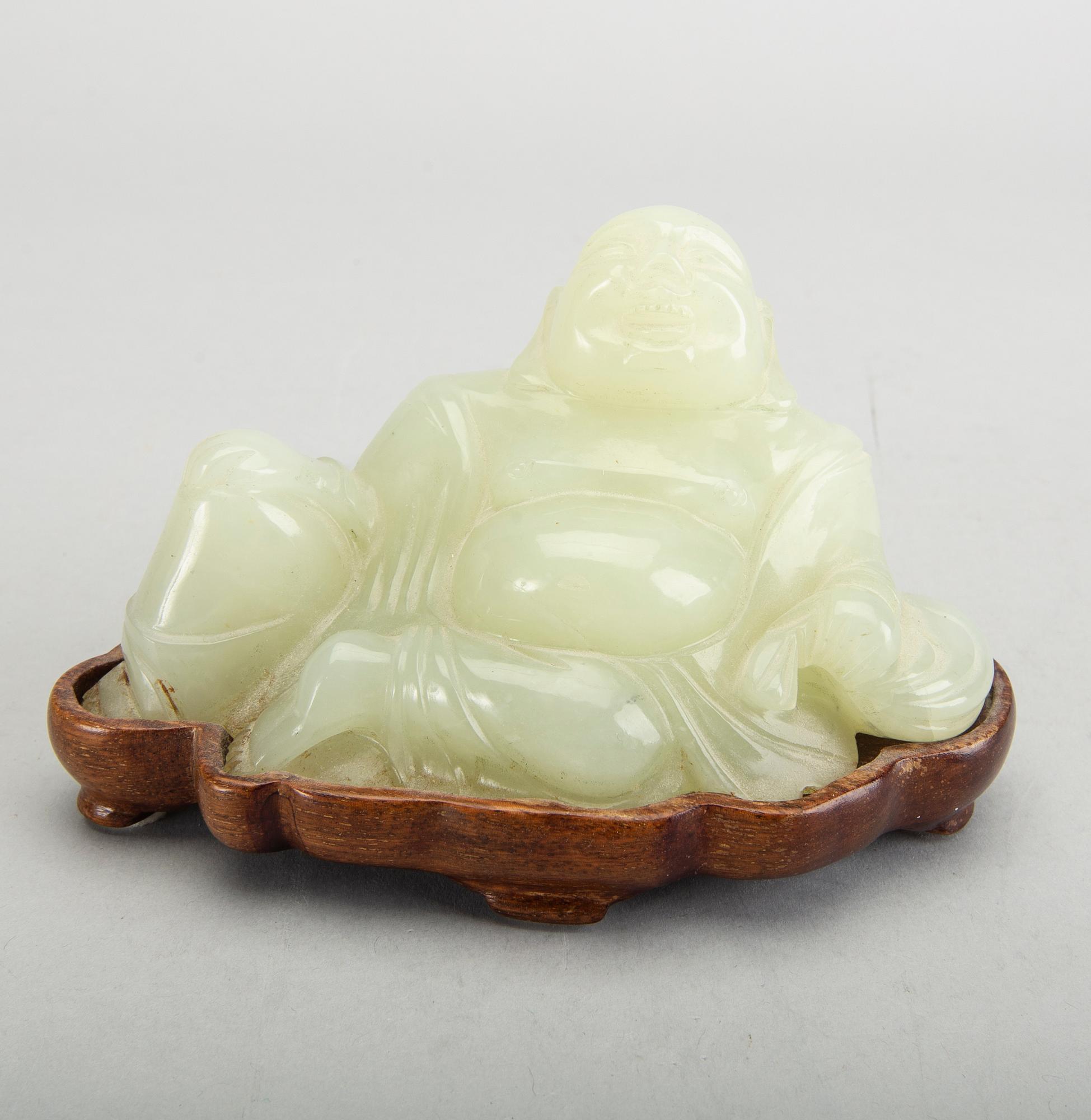 FIGURINER 3 st Kina 1900-tal nefrit.