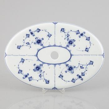 A 'Blue Fluted Plain' / 'Musselmalet' strainer tray, Royal Copenhagen, early 19th century.