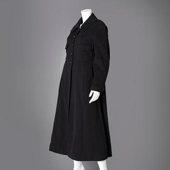 A cashmere Chanel Boutique coat, French size 38.