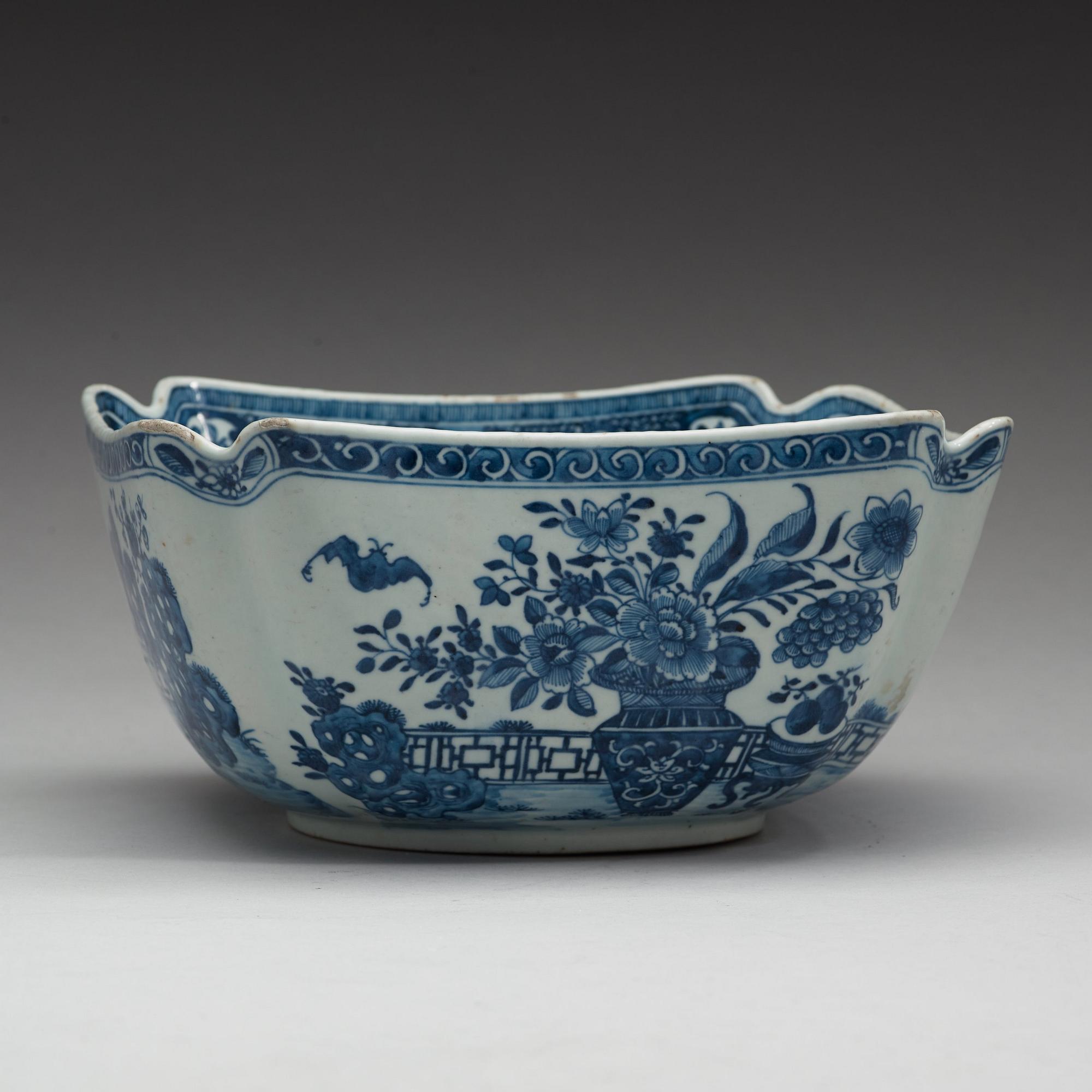 A blue and white bowl, Qing dynasty, Qianlong (1736-95).