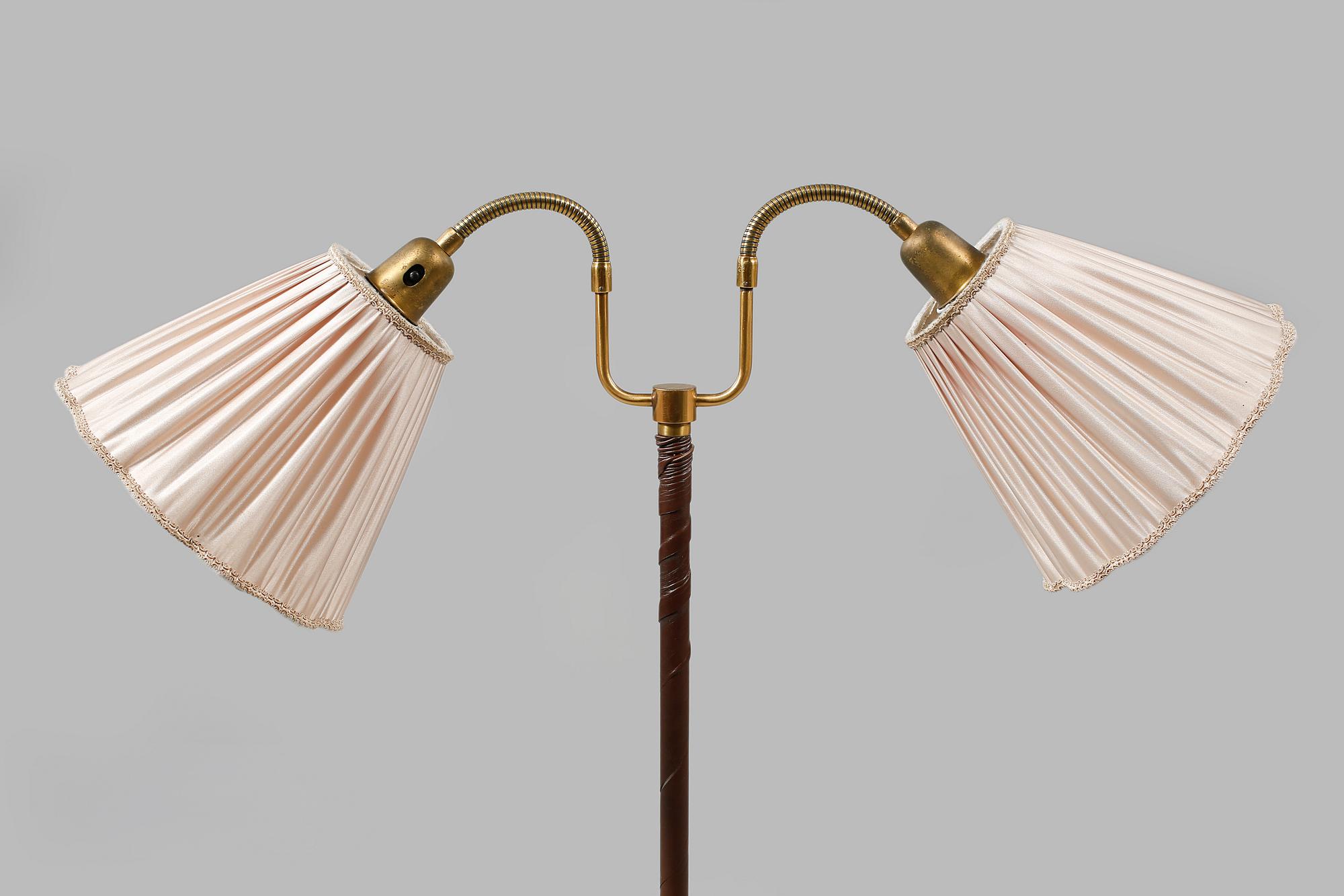 GOLVLAMPA, omkring 1900-talets mitt.