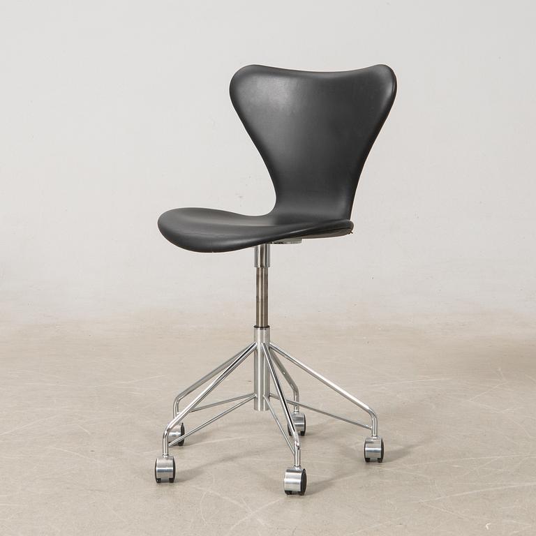 Arne Jacobsen, kontorsstol, "Sjuan", Fritz Hansen, Danmark.