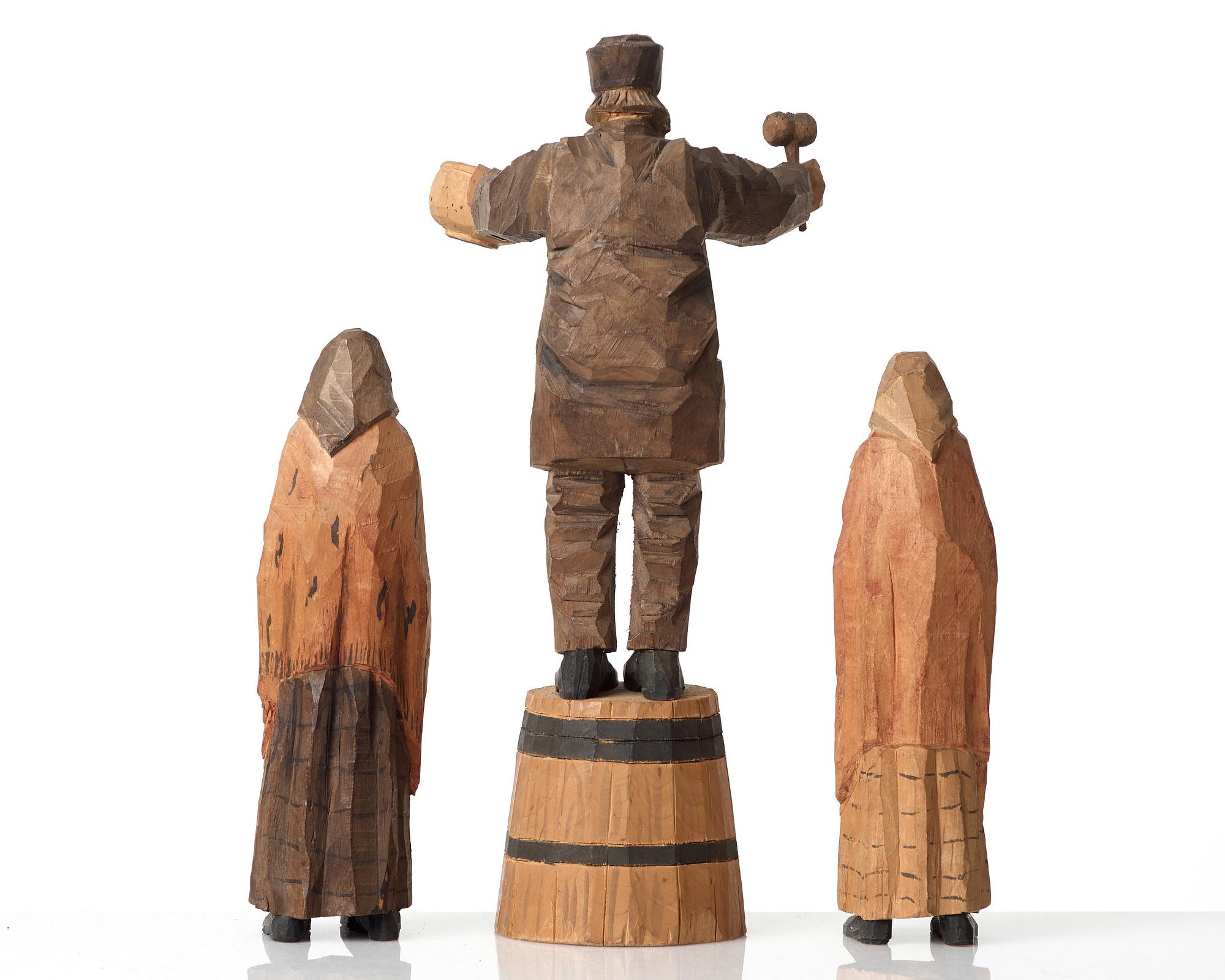 AXEL PETERSSON DÖDERHULTARN, Skulpturgrupp, 7 delar, Signerade och fem daterade 1918.