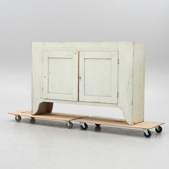 Överskåp, sent 1800-tal.