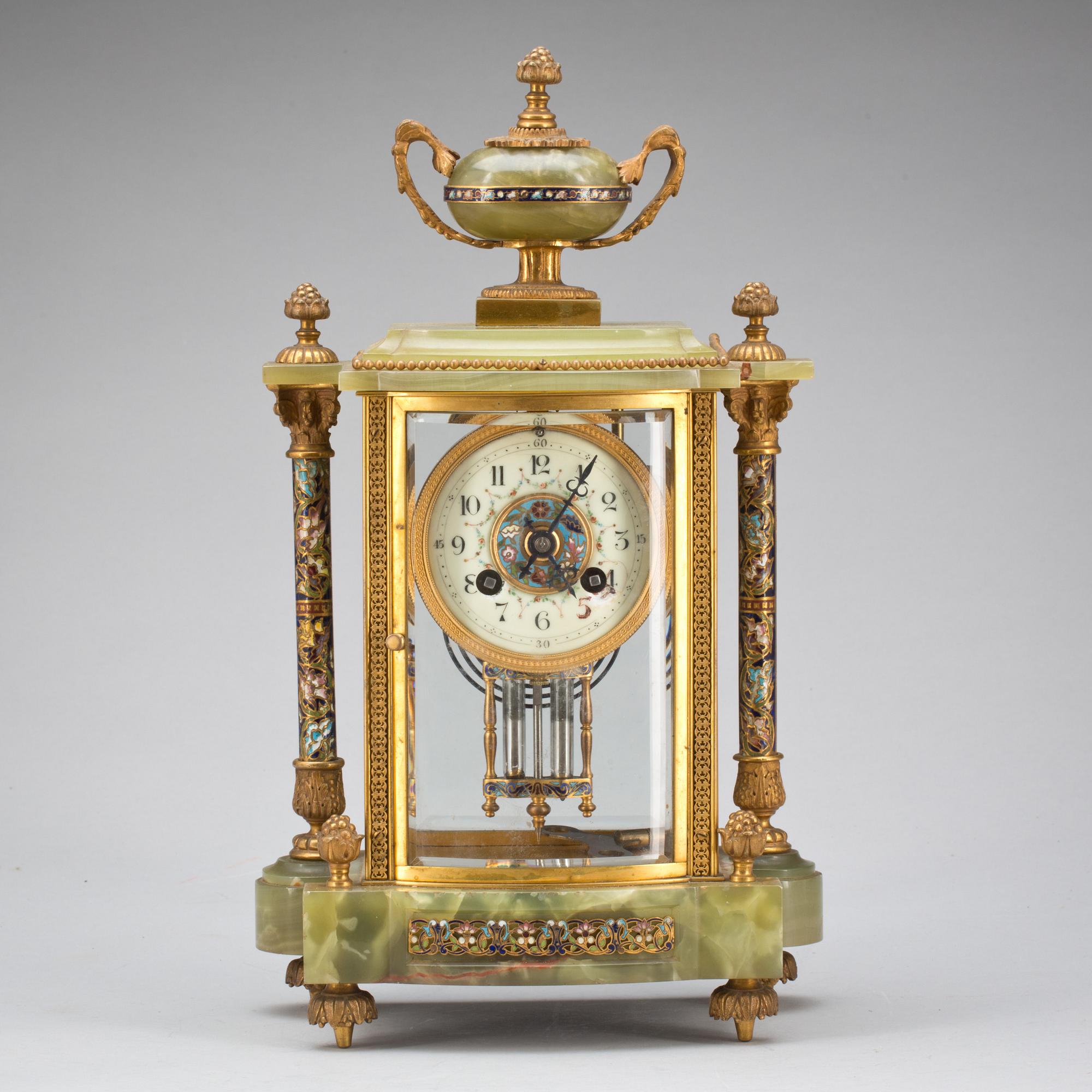 BORDSPENDYL, gustaviansk stil. 1900-tal.